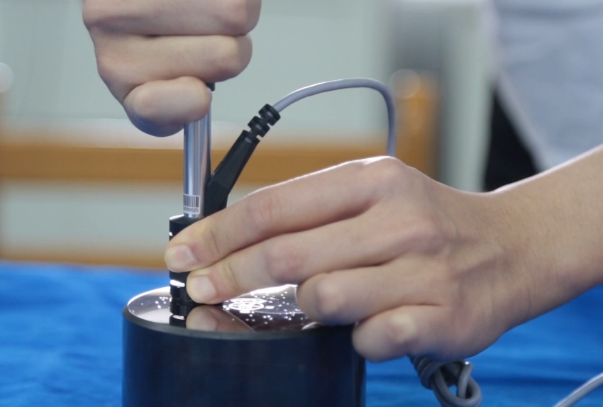 Perbedaan anatara leeb hardness tester dan ultrasonic hardness tester